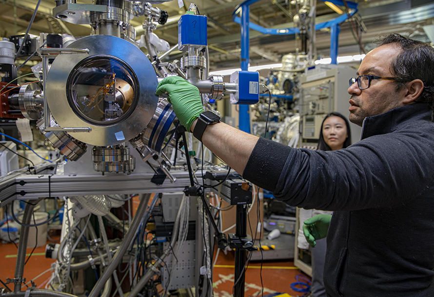 Ethan Crumlin (far right) and Staff Scientist Jin Qian in the Advanced Light Source.